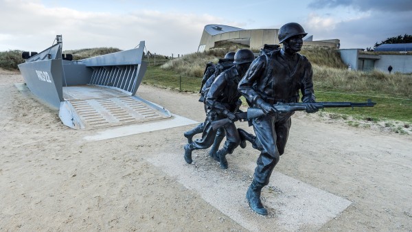 Honor the heroes of Normandy on our London, Paris & D-Day itinerary