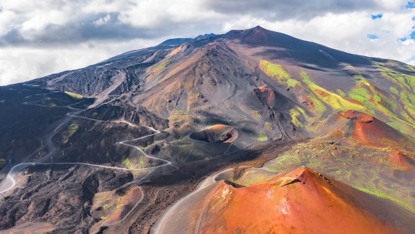Explore Mount Etna’s volcanic landscapes and distinctive <em>terroir</em> with Alastair Miller