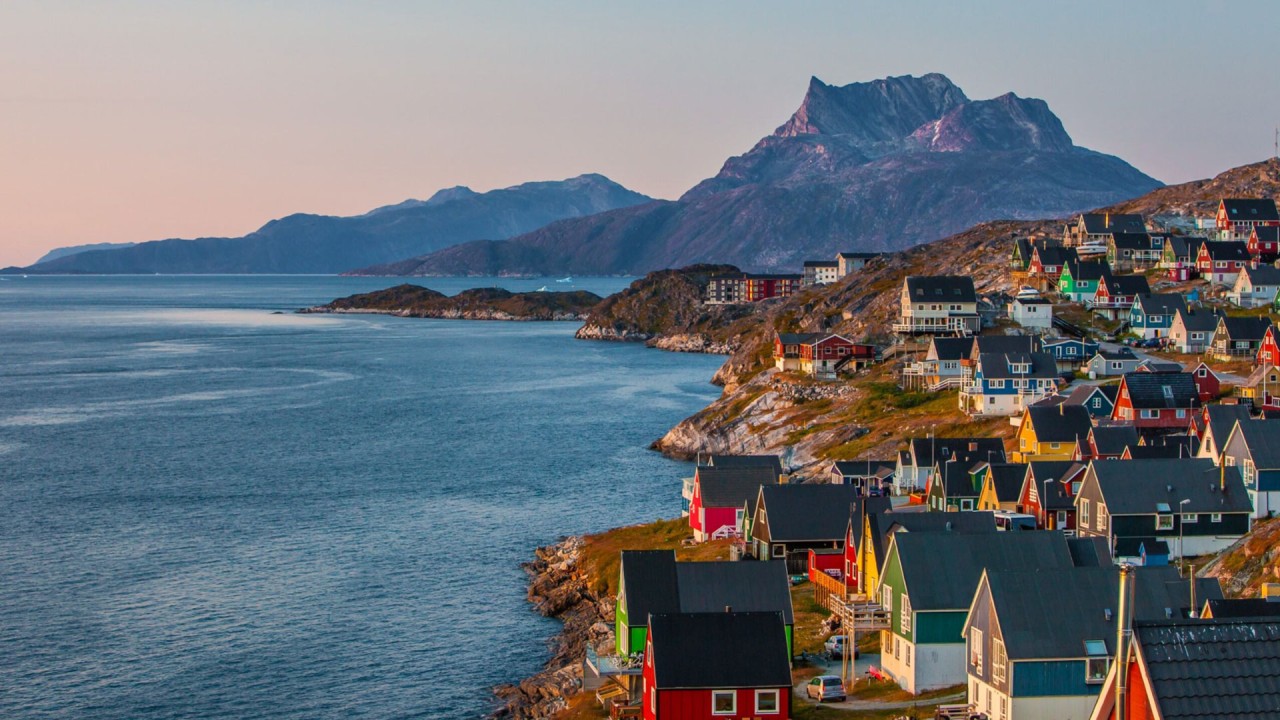 Discover our Into the Northwest Passage itinerary with a member of the Viking family)