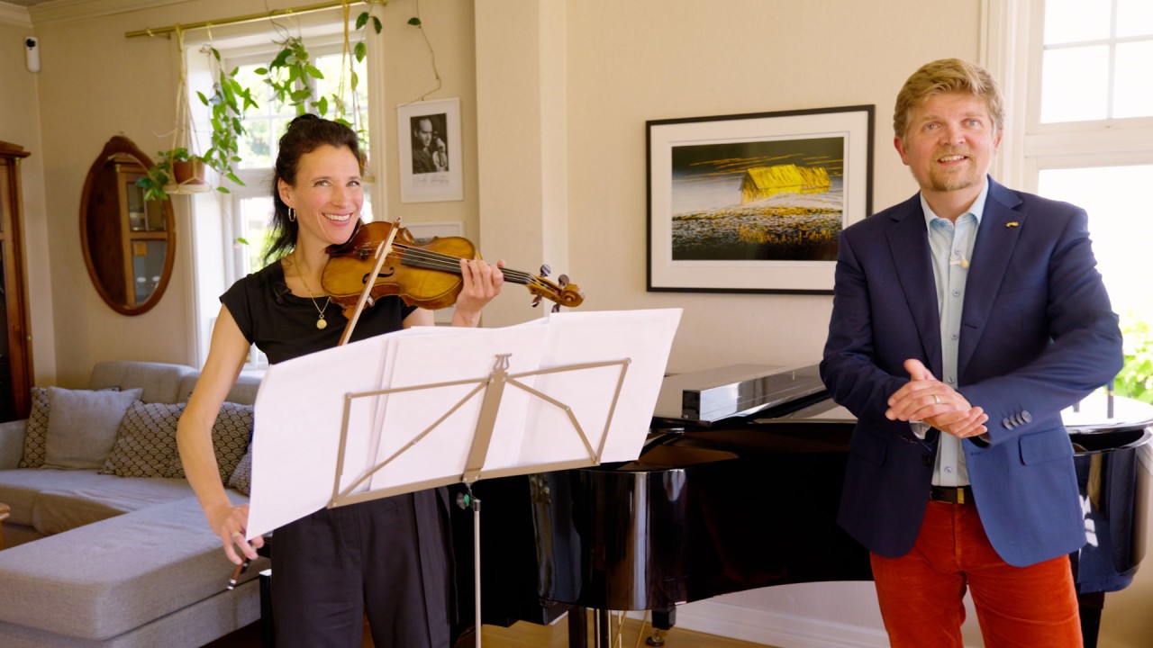 Alastair Miller in conversation with violinist Anne-Catherine Vonäsch Tvinnereim and opera singer Erlend Tvinnereim)