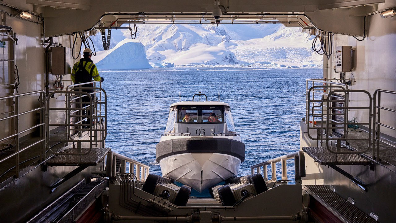 Discover the remarkable technology behind our polar expeditions)